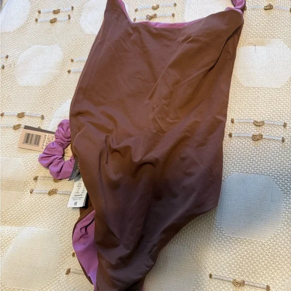 Gottex Au Natural solid reversible one piece swimsuit - Picture 7 of 10